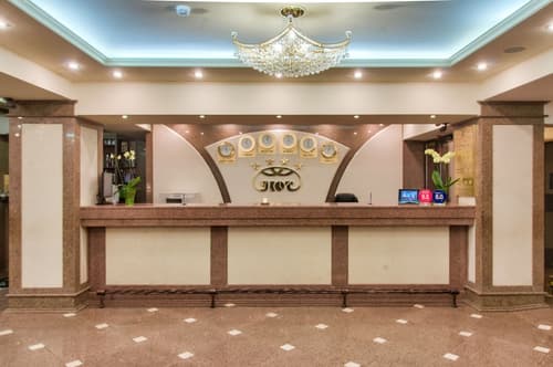 Uyut Hotel, Reception