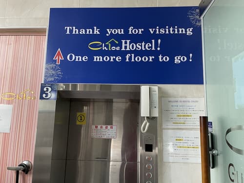 Hostel Chloe, Interior entrance