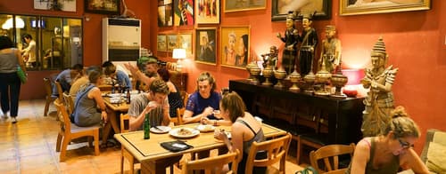 Villa Cha Cha Banglumphu, Dining