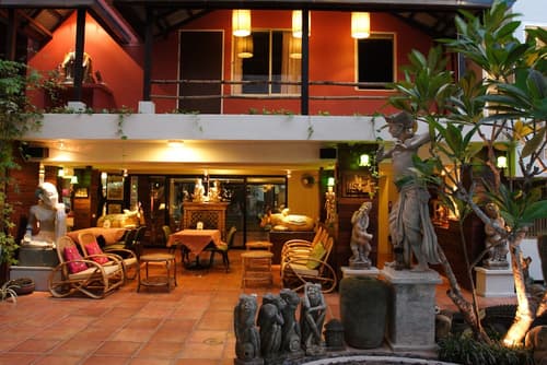 Villa Cha Cha Banglumphu, Lobby sitting area