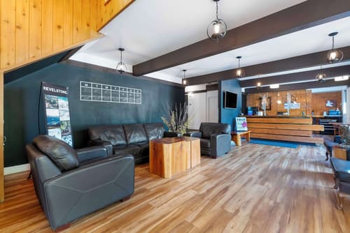 Stoke Hotel SureStay Collection by Best Western, Lobby