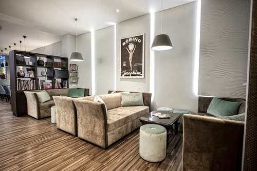 Hôtel d'Orléans, Lobby sitting area