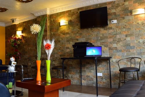 Hotel Miguel Angel Terminal Quitumbe, Lobby sitting area