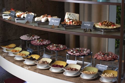 Discovery Primea, Breakfast area