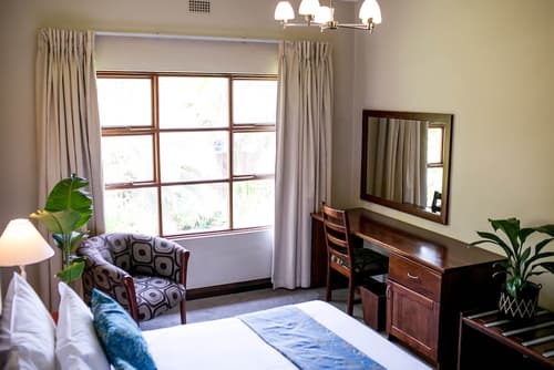 Bronte Hotel, Room