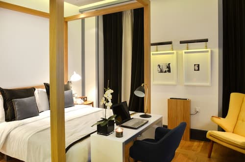 Browns Central Hotel, Room