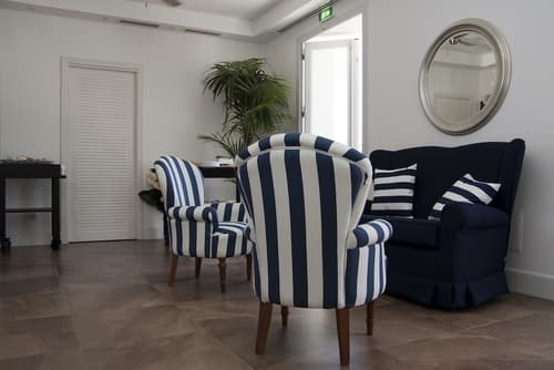 Hotel Nautilus, Lobby sitting area