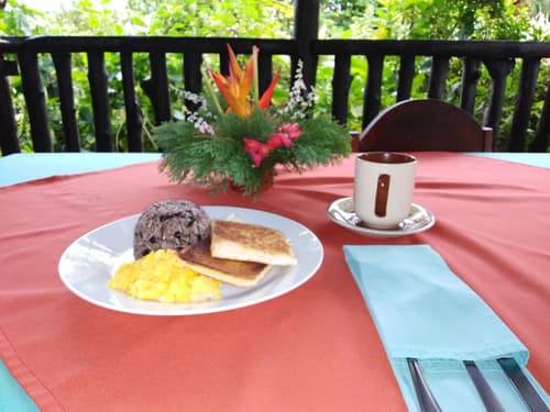 Posada Río Celeste La Amistad, Breakfast buffet