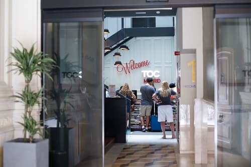 TOC Hostel and Suites Madrid, Interior entrance