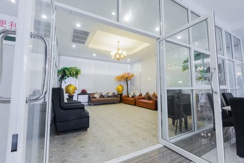 Three Seasons Bangkok, Lobby