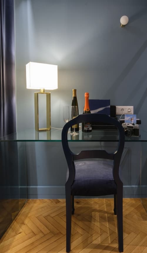 K23 Color Suites, Room