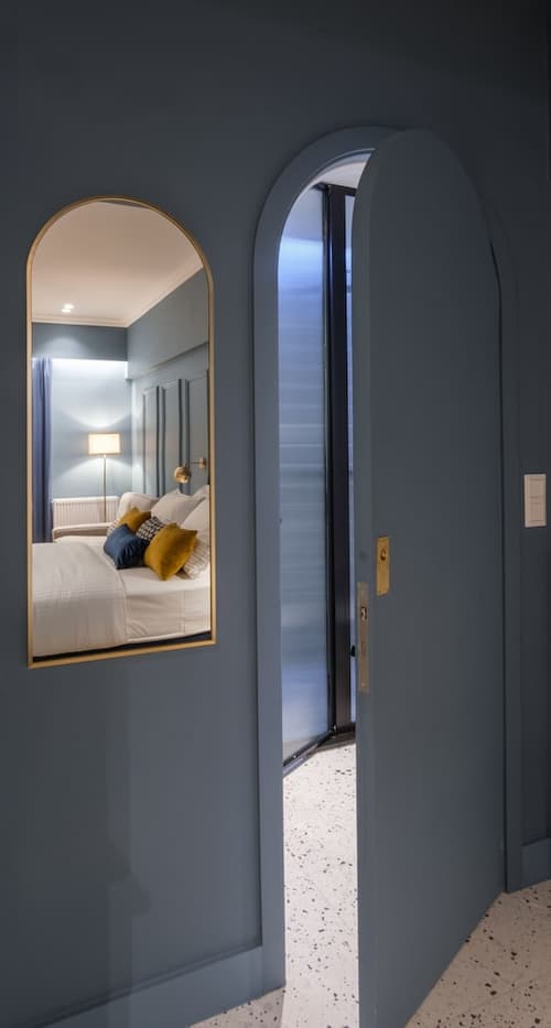 K23 Color Suites, Room