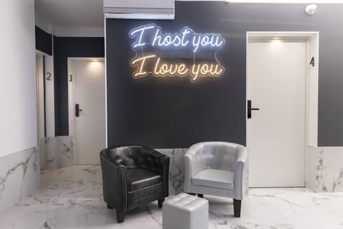 I Host You, Reception