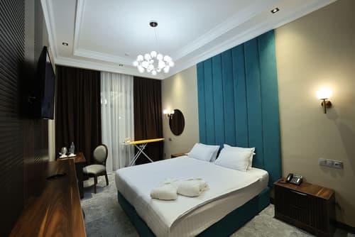Continental Hotel, Room