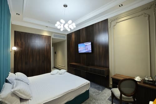 Continental Hotel, Room