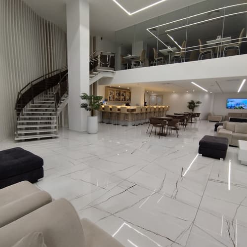 International Atene hotel, Reception