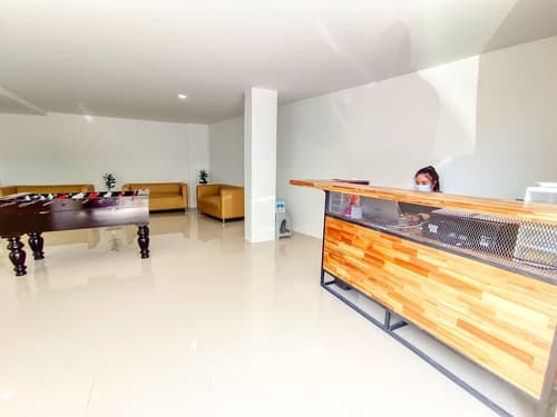 Sailor Hotel Pattaya, Reception