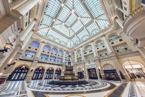 The Londoner Hotel, Lobby