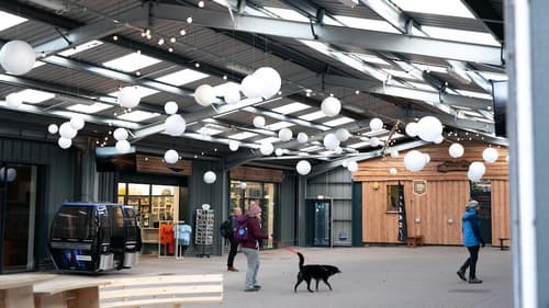 Base Camp Hotel Nevis Range, Interior entrance