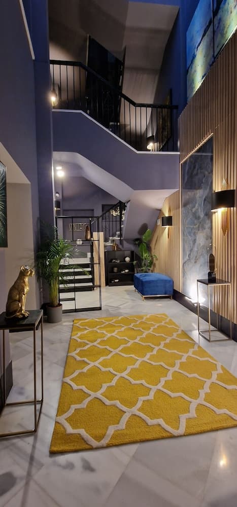 Boutique Suites, Primary image