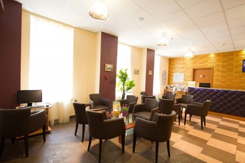 Six Inn Hotel, Reception