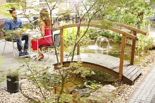 Six Inn Hotel, Exterior