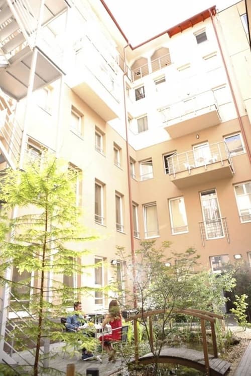 Six Inn Hotel, Property grounds