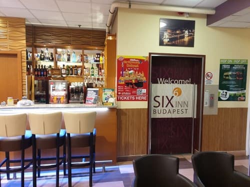 Six Inn Hotel, Bar (on property)