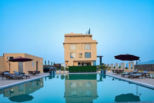 Sterling Pushkar, Primary image