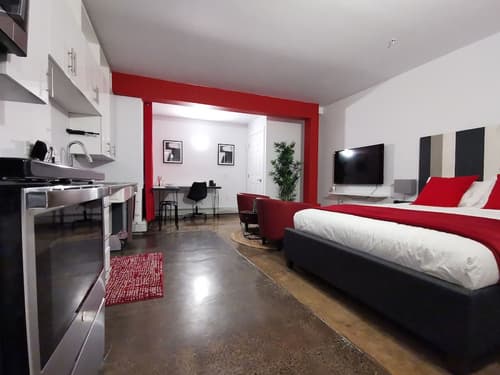 Cameo Hotel and Suites, Room