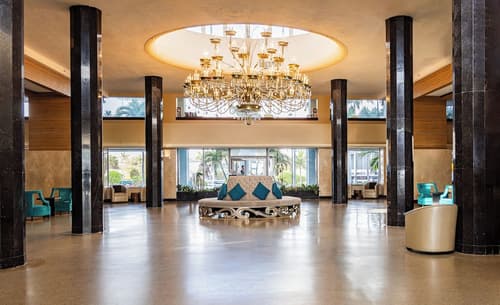 Sherry Frontenac Oceanfront Hotel, Interior entrance