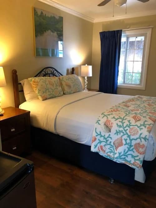 Rest Haven Motel, Room