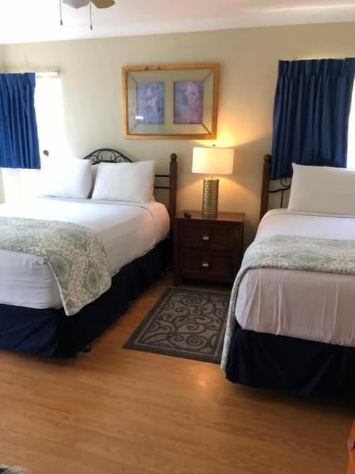 Rest Haven Motel, Room