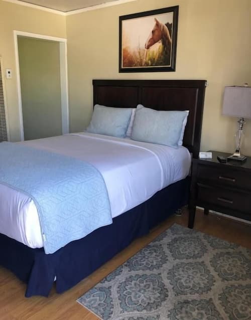 Rest Haven Motel, Room