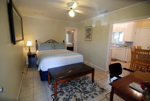 Rest Haven Motel, Room