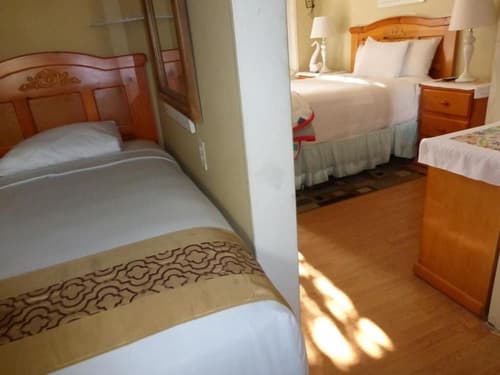 Rest Haven Motel, Room