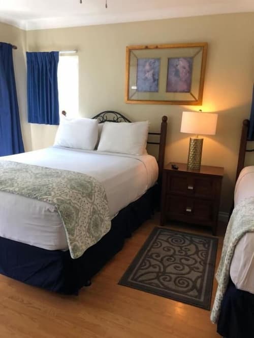 Rest Haven Motel, Room