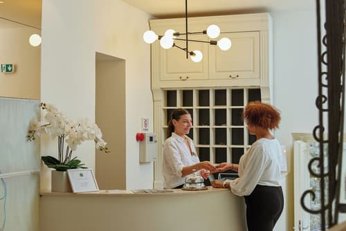 Vila Perast, Reception