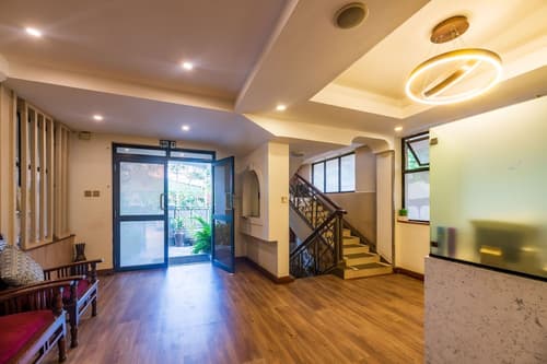 Samra Hotel, Reception