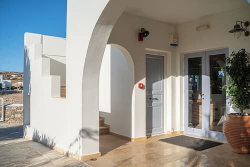 Aeolos Hotel, Reception