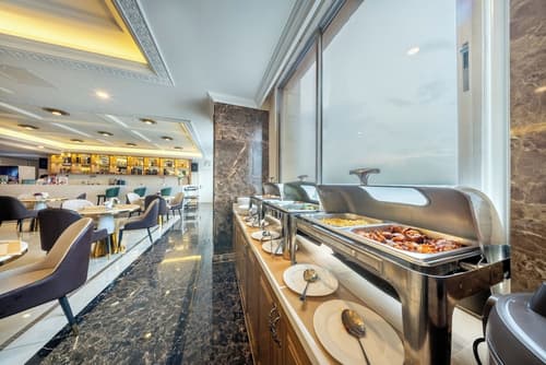 ST Hotel Wattay Airport, Restaurant