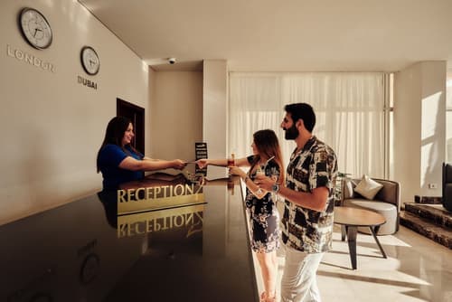 Triumph White Sands, Reception