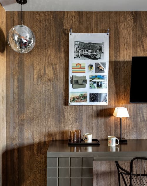 Americana Motor Hotel, Room