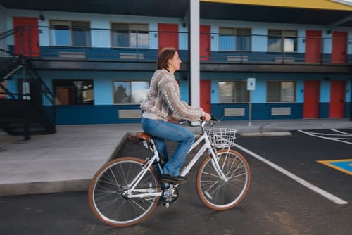 Americana Motor Hotel, Bicycling