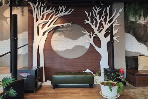 J Place Hotel, Interior entrance