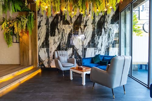 J Place Hotel, Interior entrance