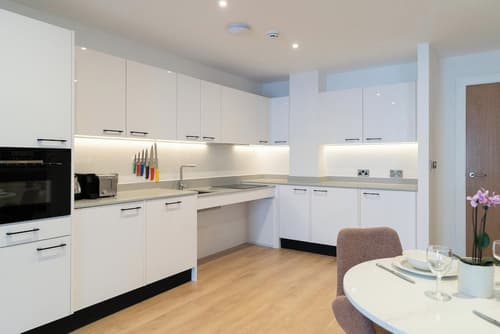 PREMIER SUITES Edinburgh Fountain Court, Room