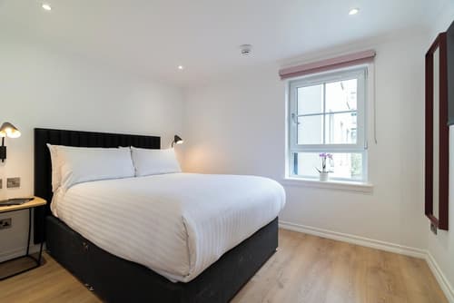 PREMIER SUITES Edinburgh Fountain Court, Room