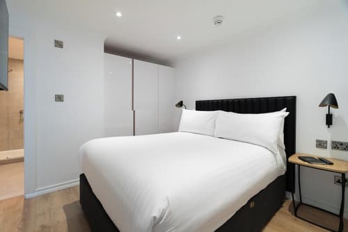 PREMIER SUITES Edinburgh Fountain Court, Room