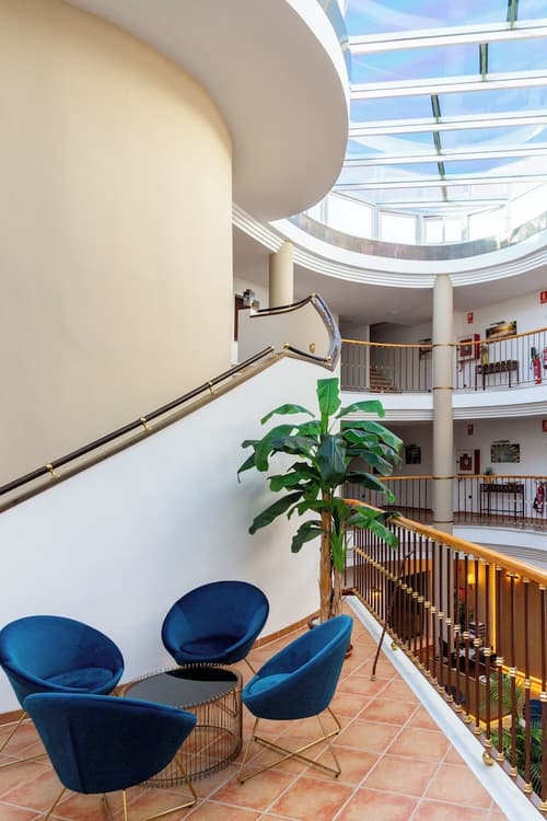 Hotel Hacienda Santa Barbara, Lobby sitting area